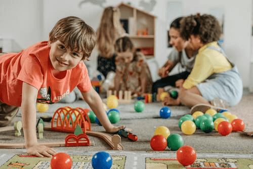 activites-pour-enfants-en-intérieur-jeux-de-motricité